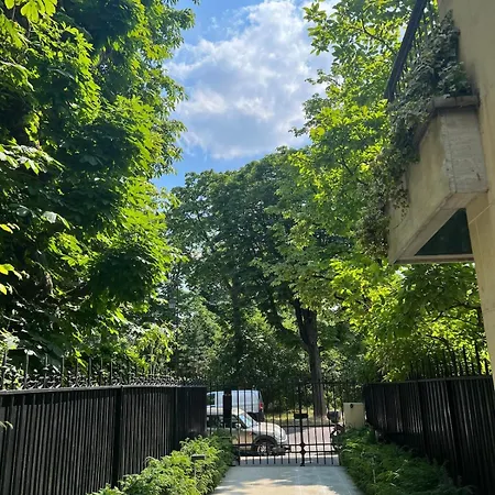 Dans Le Quartier Luxe